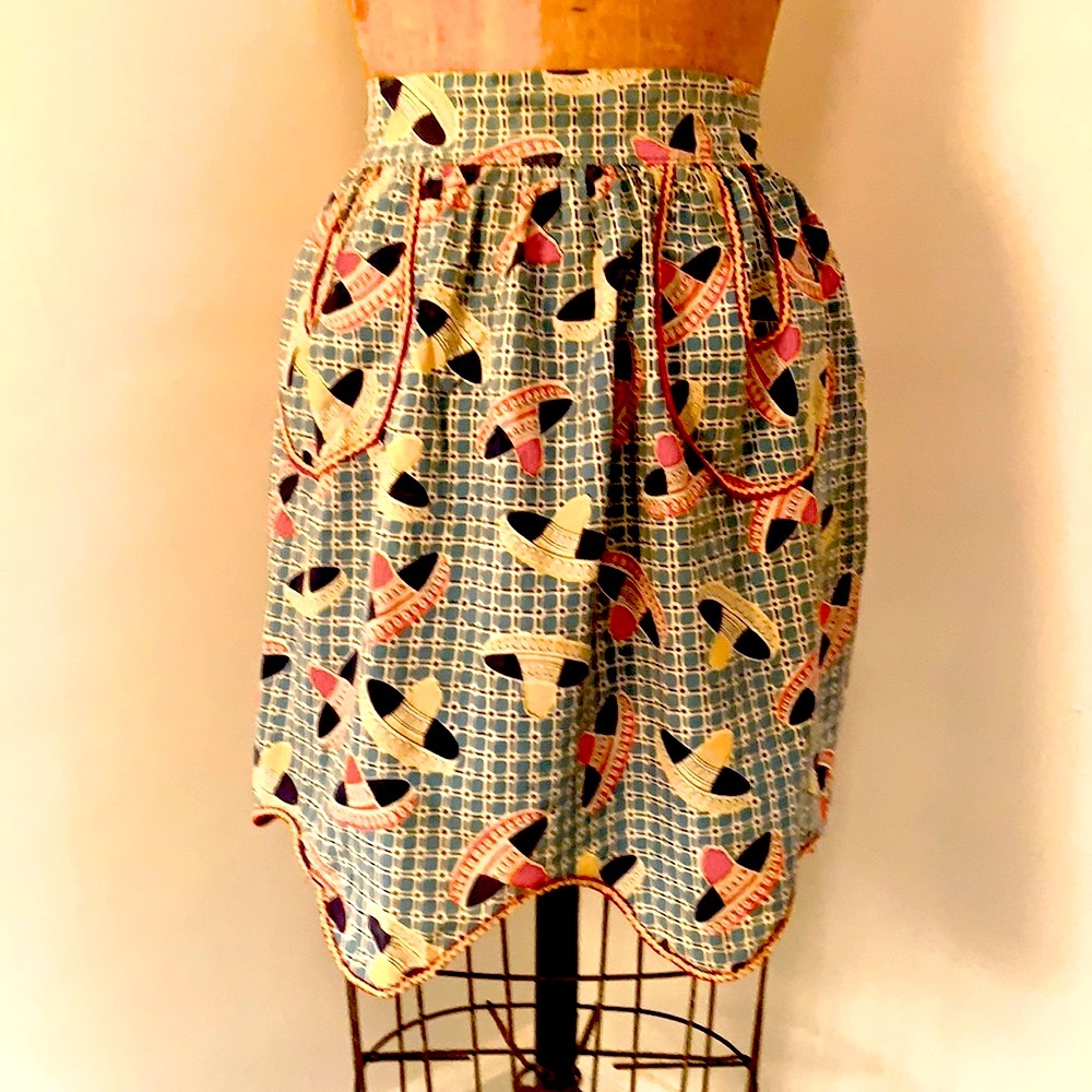 Vintage 40’s cotton sombrero printed apron with rick rack trim